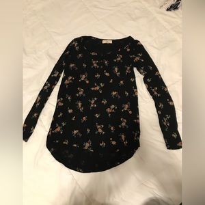 Pink Republic floral top, very flattering. Small. D